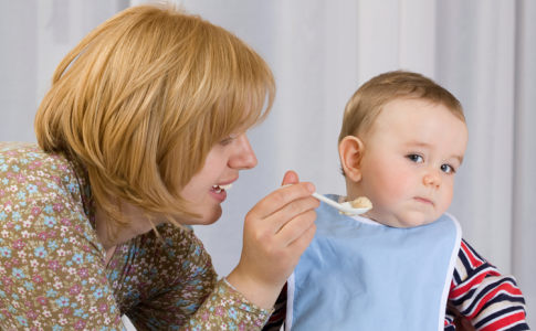 Mon enfant ne veut manger que des pâtes, de la purée, ... et refuse les légumes : Comment faire ?