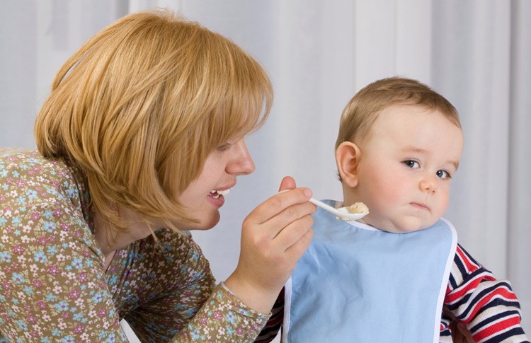 Mon enfant ne veut manger que des pâtes, de la purée, ... et refuse les légumes : Comment faire ?